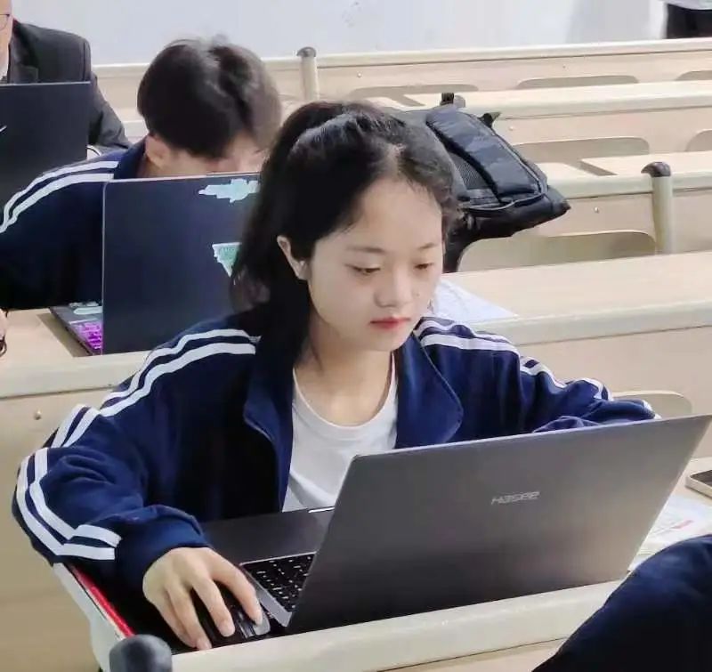 3-22062122563G43.jpg