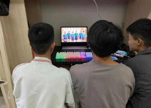 我院组织学生观看专题电视节目—《2022年开学第一课》(图1)