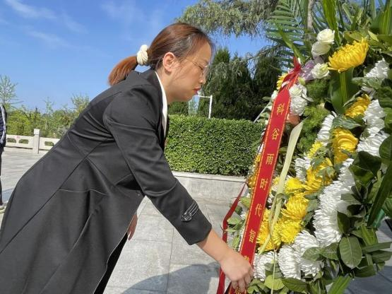 我院开展“缅怀革命先烈 传承红色精神” 清明祭英烈活动(图3)