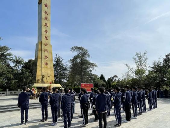 我院开展“缅怀革命先烈 传承红色精神” 清明祭英烈活动(图6)