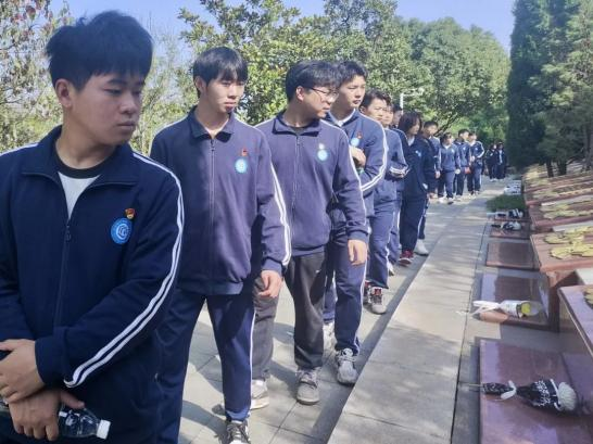 我院开展“缅怀革命先烈 传承红色精神” 清明祭英烈活动(图15)