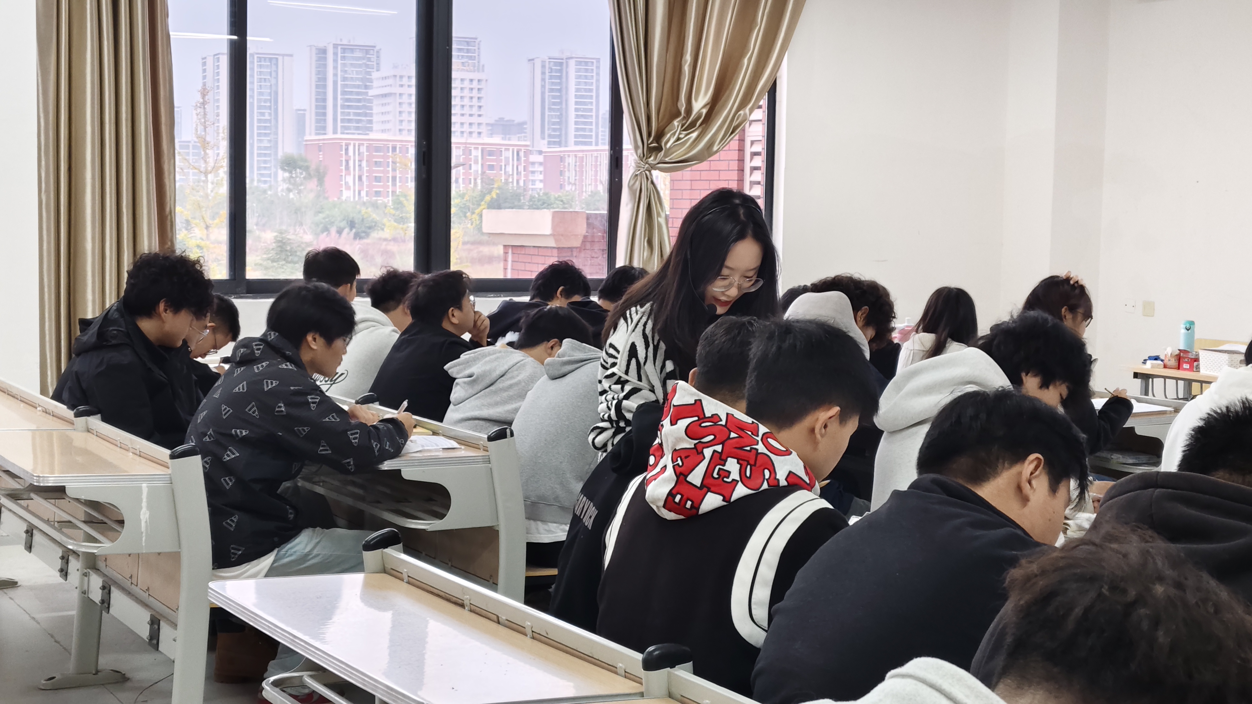 3-24110Q445192T.jpg