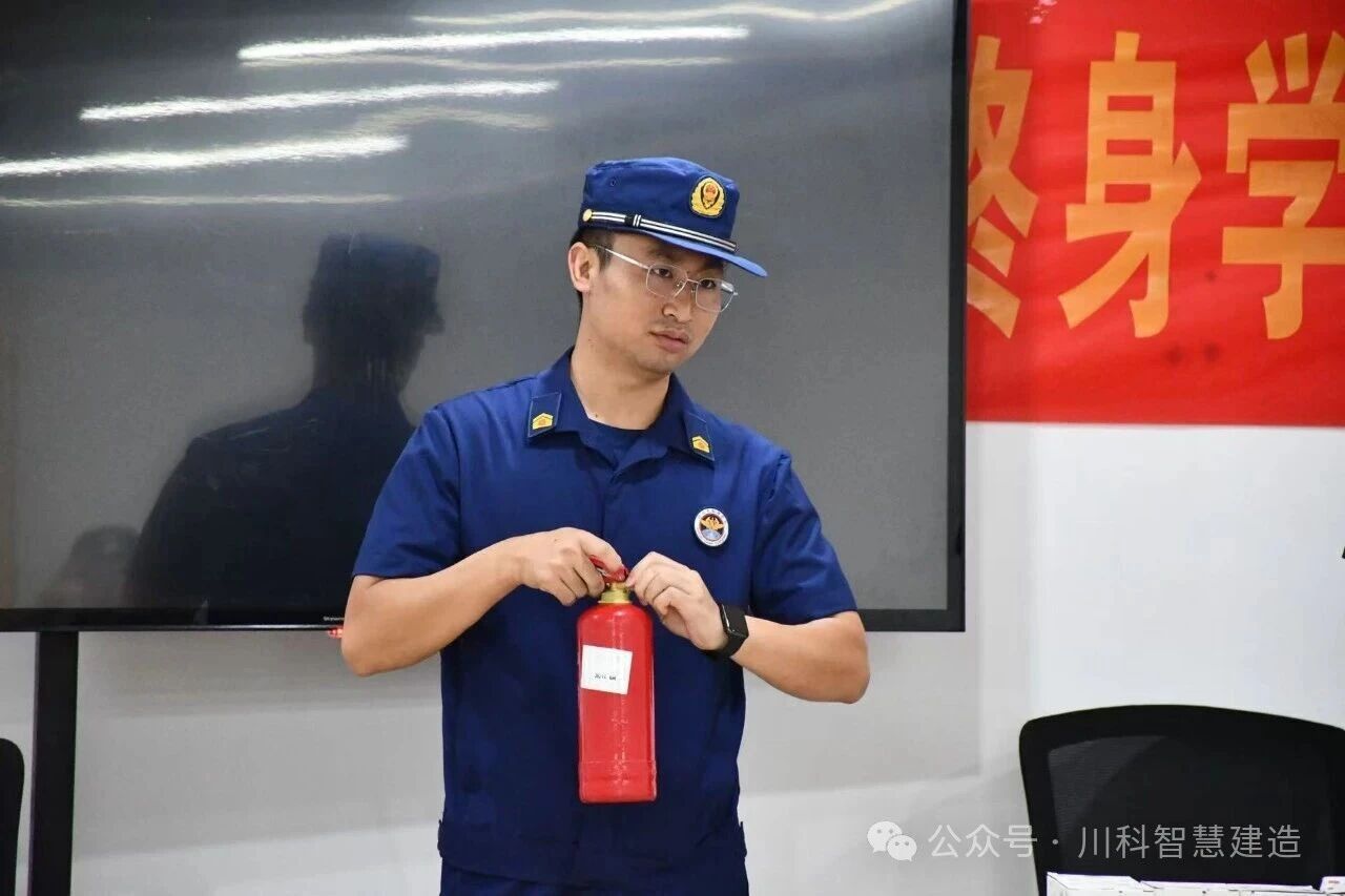 爱心市集聚社区,志愿同行暖人心!(图4) 爱心市集聚社区,志愿同行暖人心!(图4)