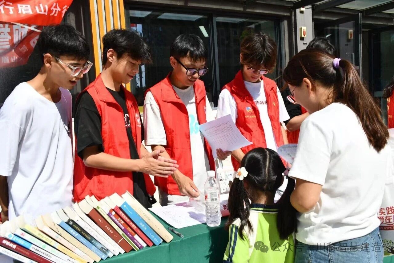 爱心市集聚社区,志愿同行暖人心!(图2) 爱心市集聚社区,志愿同行暖人心!(图2)