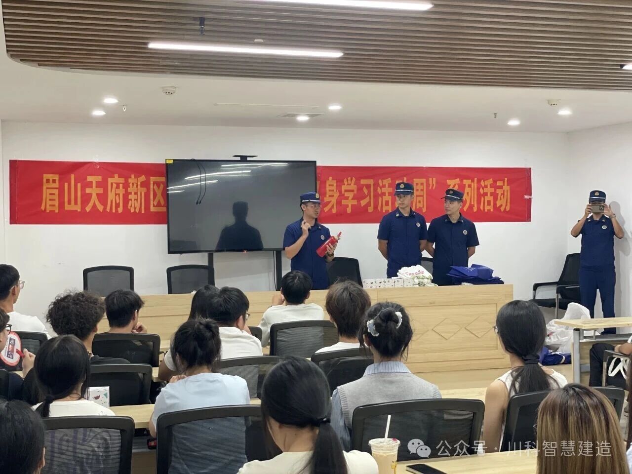 爱心市集聚社区,志愿同行暖人心!(图5) 爱心市集聚社区,志愿同行暖人心!(图5)