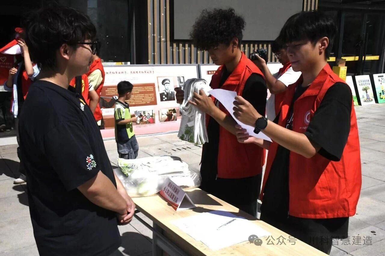 爱心市集聚社区,志愿同行暖人心!(图3) 爱心市集聚社区,志愿同行暖人心!(图3)